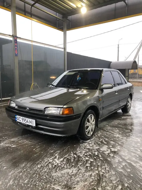 Mazda 323
