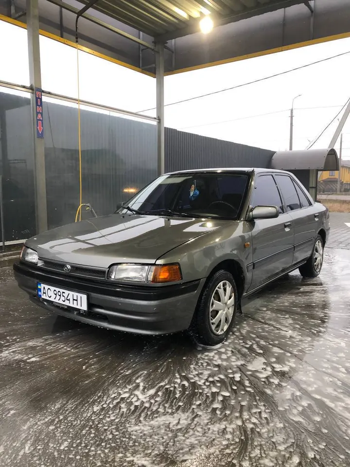 Mazda 323