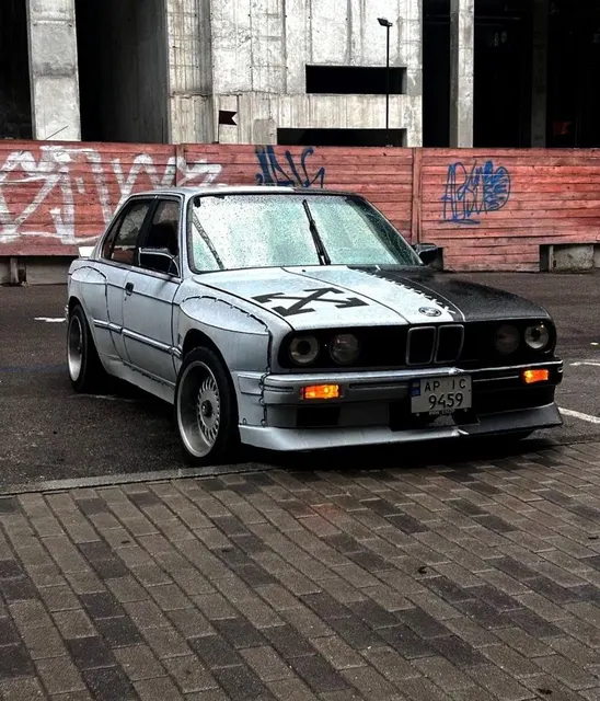 BMW E30
