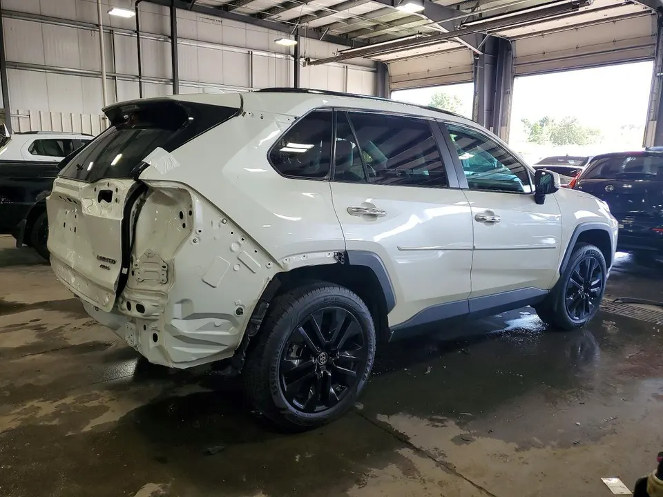 Toyota RAV4 LIMITED — фото 3
