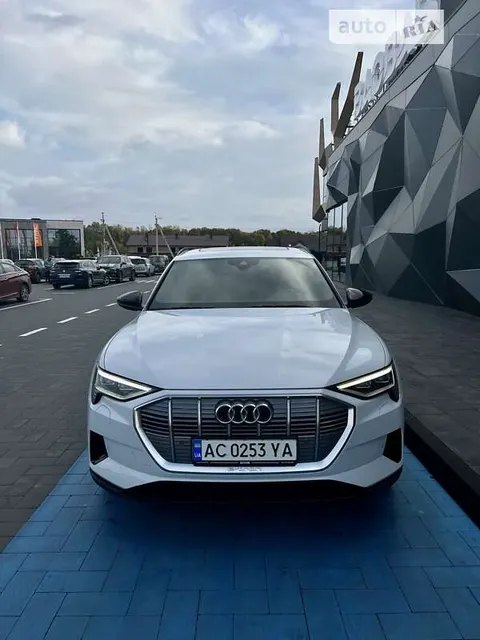 Audi e-tron