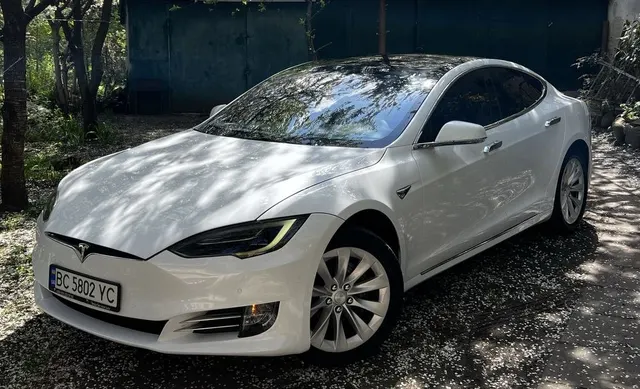 Tesla S