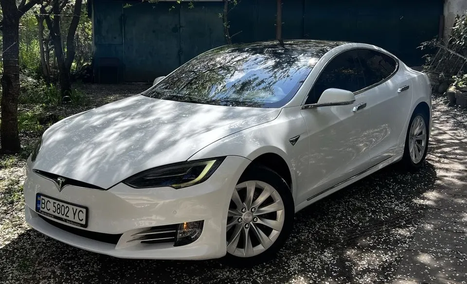 Tesla S