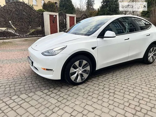 Tesla Model Y Long Range