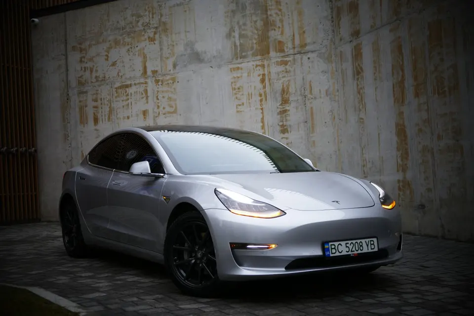 Tesla Model 3 Long
