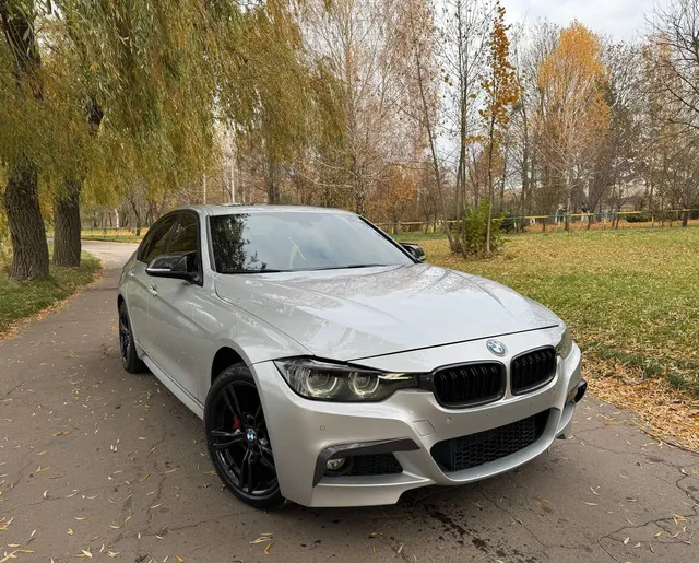 BMW 330i F30