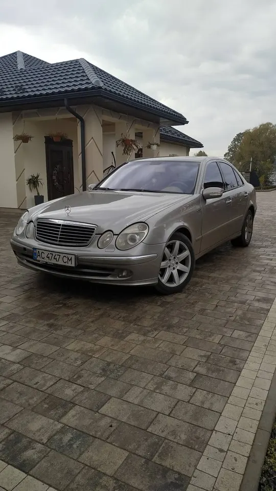 Mercedes-Benz E 320