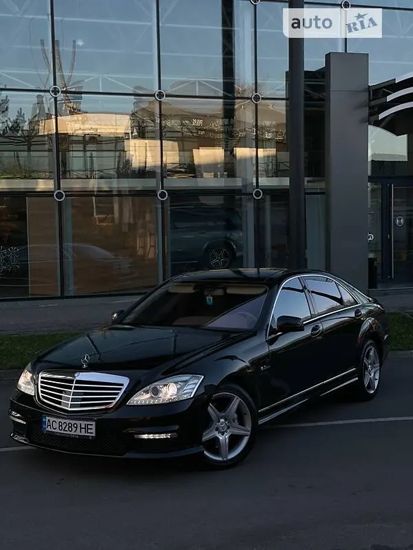 Mercedes-Benz S-Class