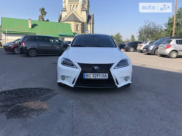 Lexus IS