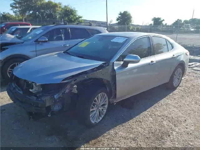 Toyota CAMRY HYBRID XLE