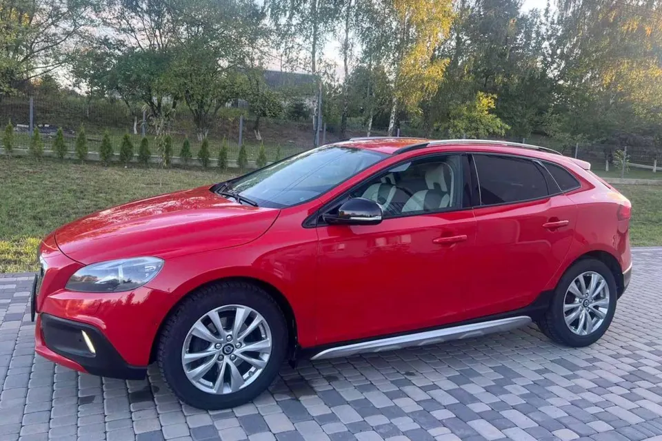 Volvo V40 Cross Country — фото 2