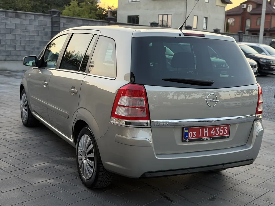 Opel Zafira — фото 4