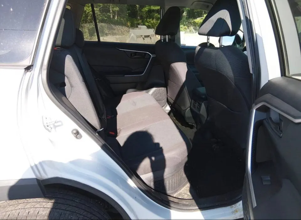 Toyota RAV4 2.5 Hybrid — фото 6