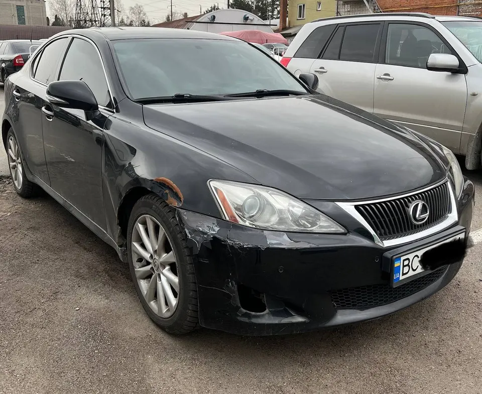 Lexus is 220d