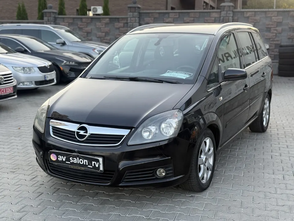 Opel Zafira — фото 10