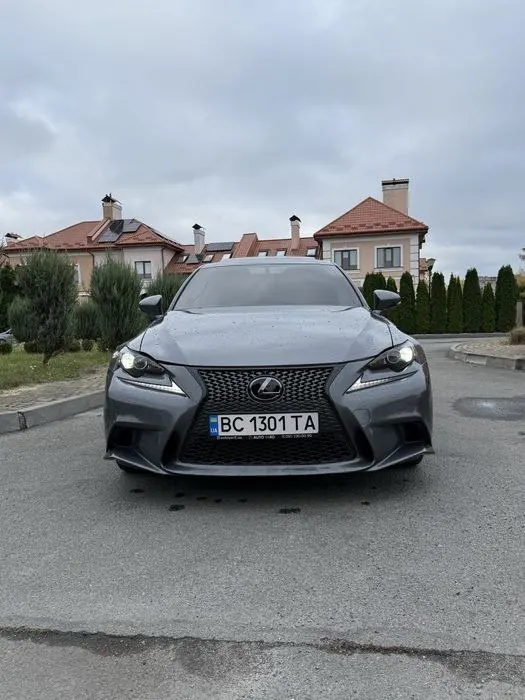 Lexus IS