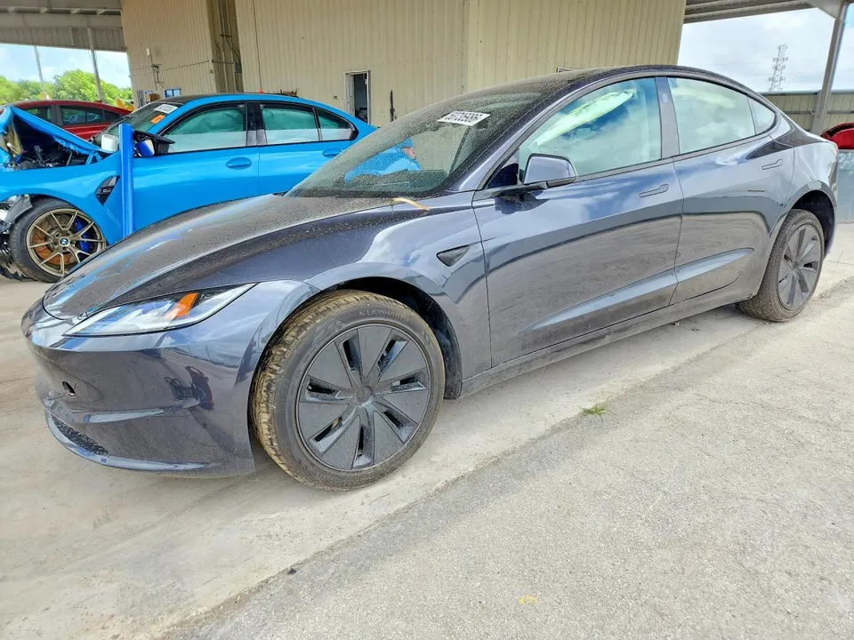 Tesla MODEL 3 Long Range