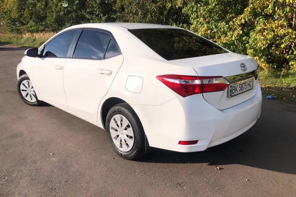 Toyota Corolla — фото 4