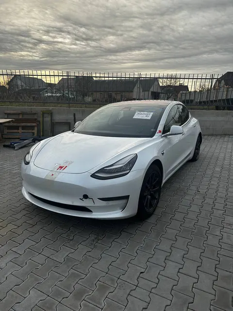 Tesla MODEL 3 Long Range