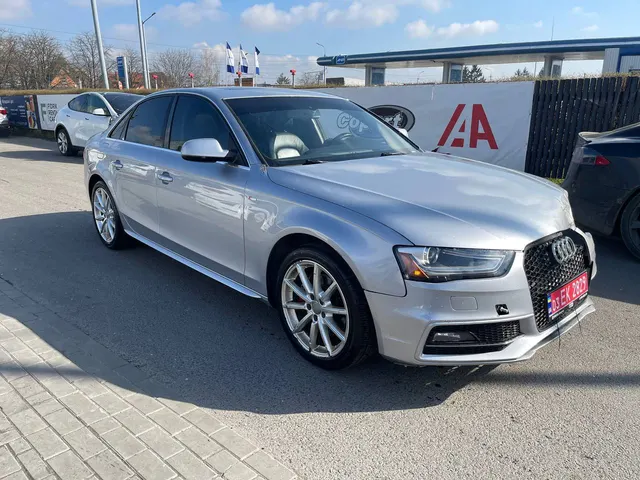 Audi A4 PREMIUM PLUS S-LINE