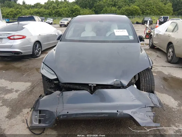 Tesla Model X 75D