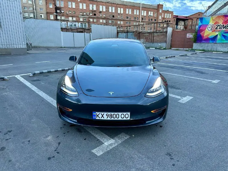 Tesla model 3 SR