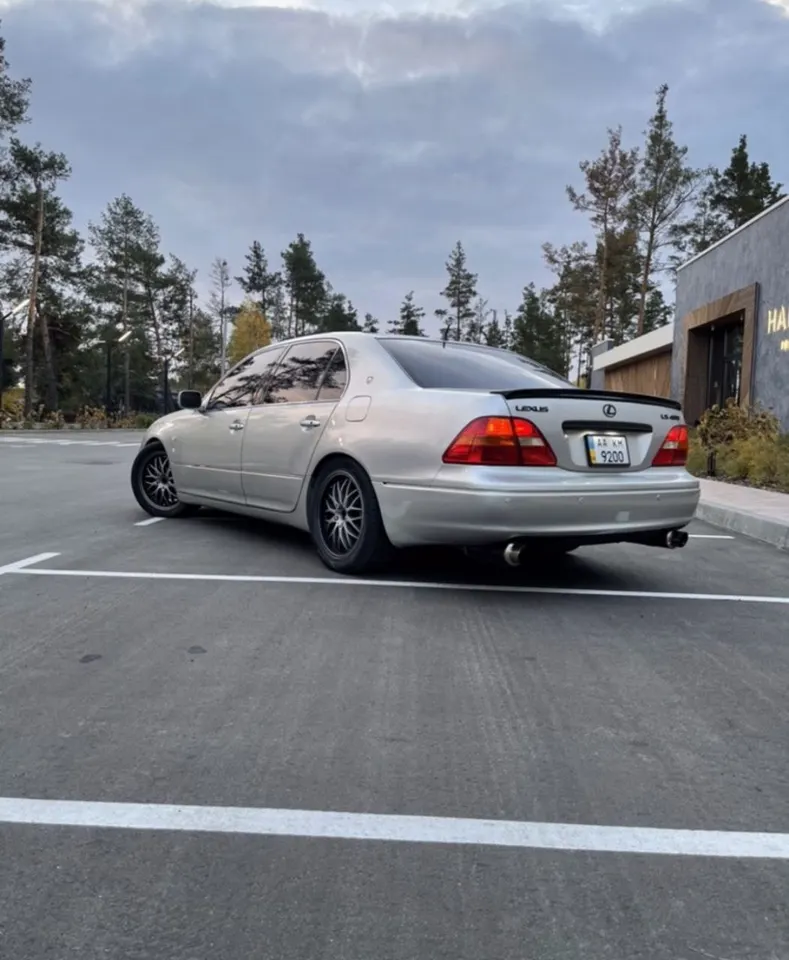 Lexus LS