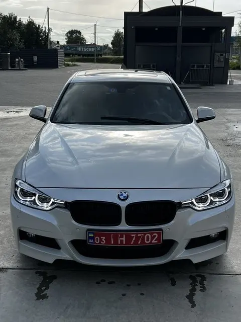 BMW F30 330i