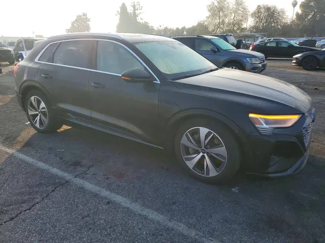 Audi Q8 E-Tron Premium Plus
