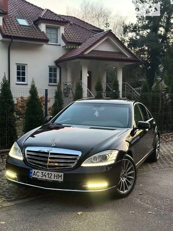Mercedes-Benz S-Class