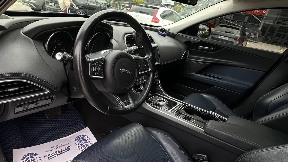 Jaguar XE — фото 6