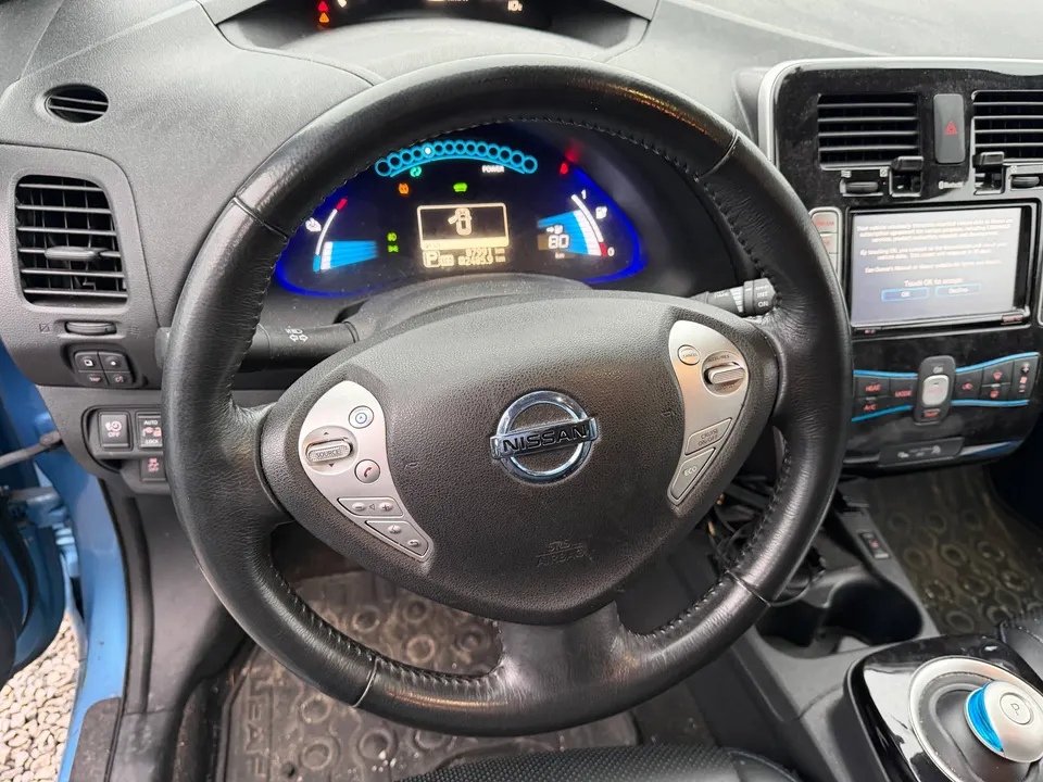 Nissan Leaf — фото 9