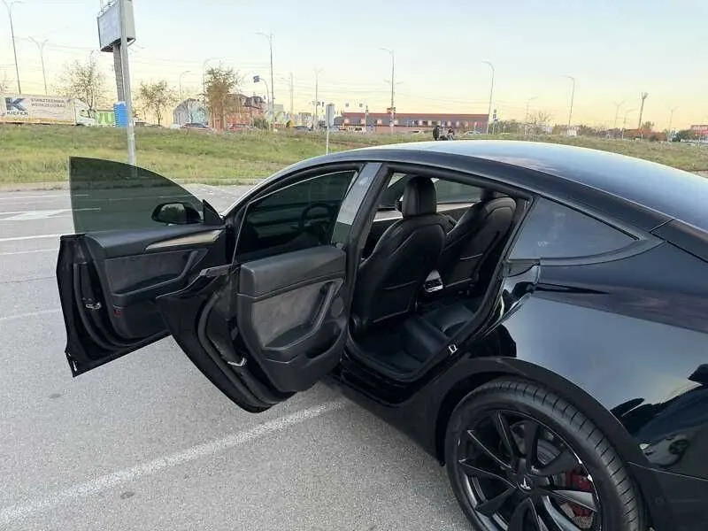 Tesla Model 3 — фото 10
