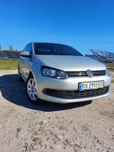 Volkswagen поло седан.2013.р.в.1.6.газ.бензин.автомат.Машина офіційна купувалася