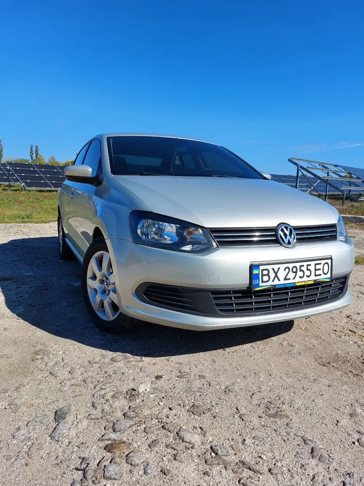 Volkswagen поло седан.2013.р.в.1.6.газ.бензин.автомат.Машина офіційна купувалася