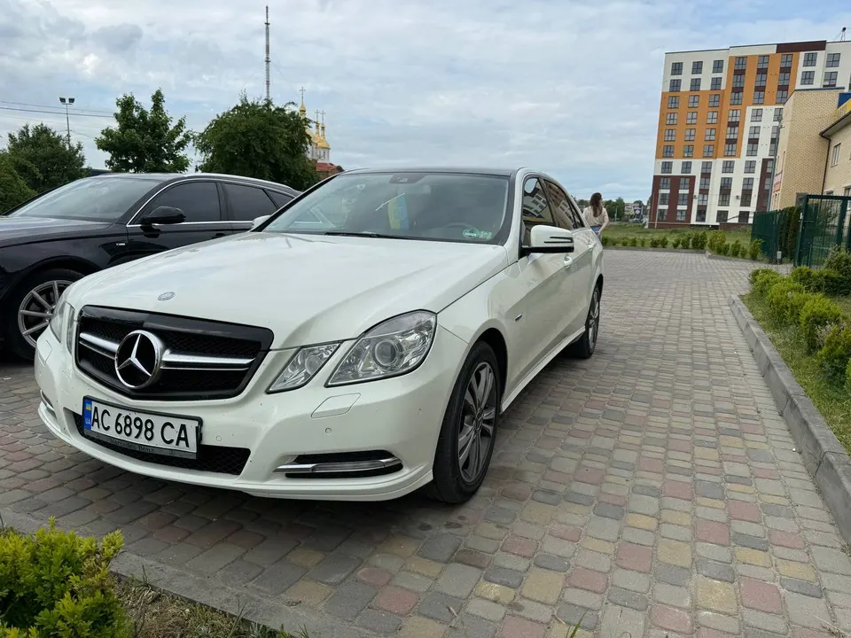 Mercedes-Benz E200