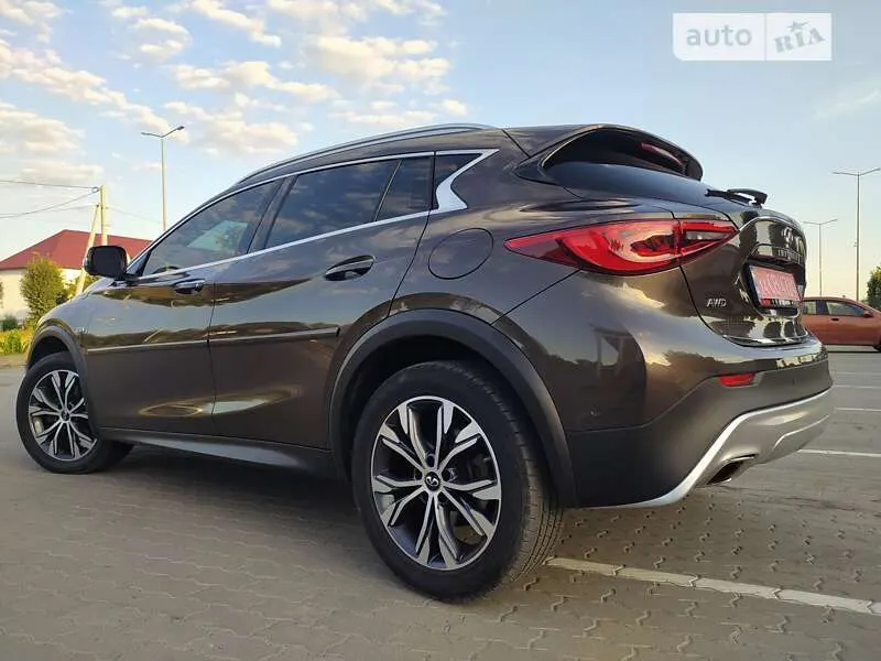 Infiniti QX30