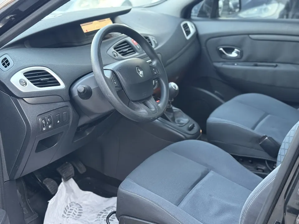 Renault Scenic — фото 10