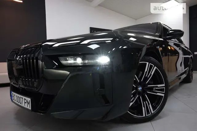 BMW i7