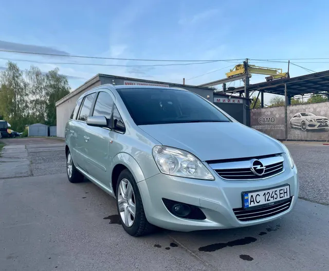 Opel Zafira B Restyling