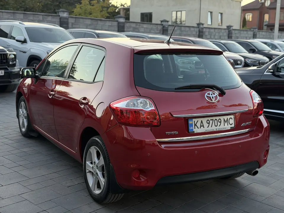 Toyota Auris — фото 4