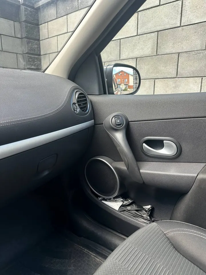 Renault Clio — фото 10