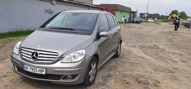 Mercedes-Benz B200