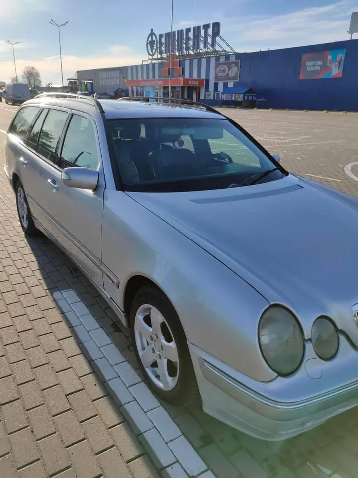 Mercedes-Benz E 320