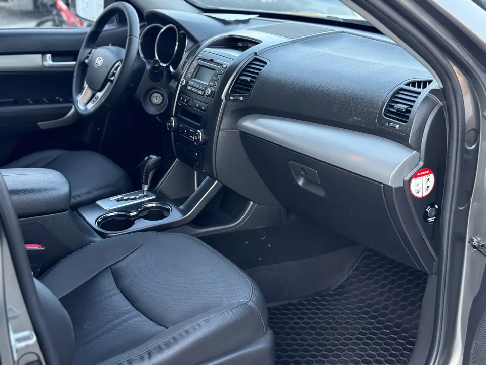 Kia Sorento — фото 6