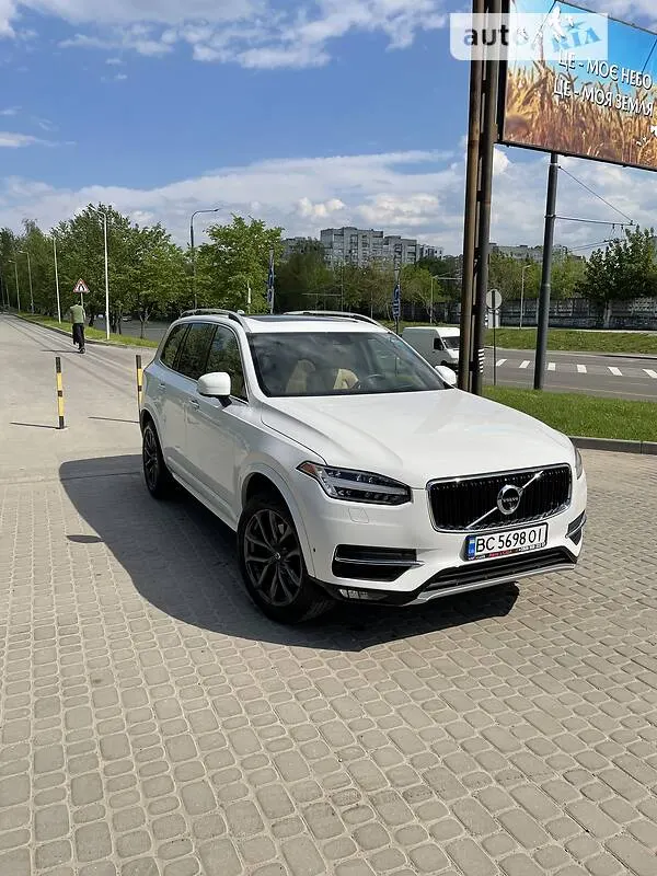 Volvo XC90 Momentum
