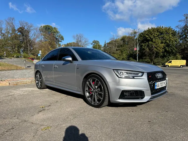 Audi S4
