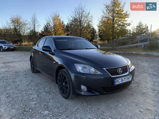 Lexus IS