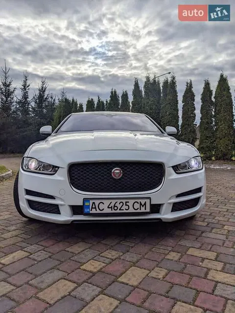 Jaguar XE