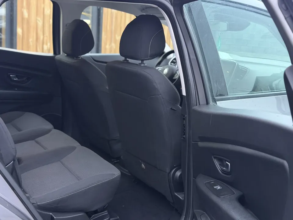 Renault Grand Scenic — фото 10
